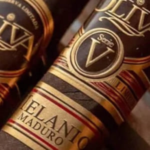 Olivia Serie V Melanio Maduro